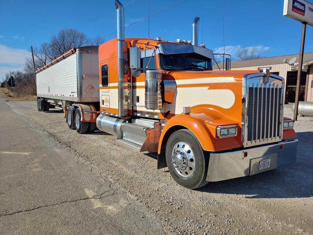 2015 Orange Kenworth W900L
